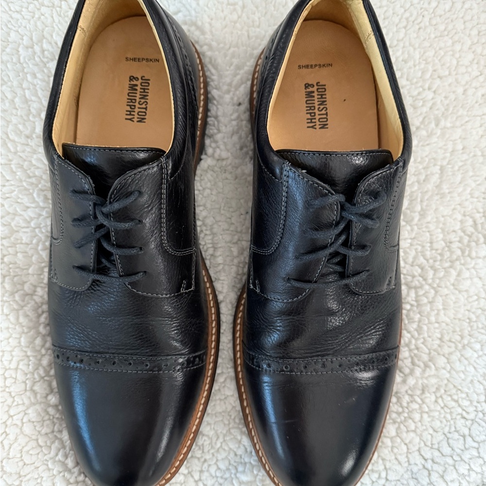 Johnston & Murphy Black Leather Barlow Cap Toe Shoes